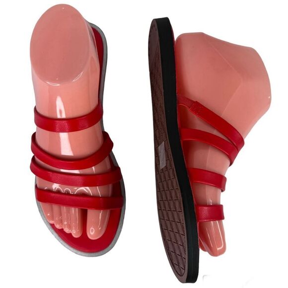 NWOT! Reaction Kenneth Cole SLOAN Slip On Red Faux Leather Women's Sandals Sz 7 - Picture 1 of 12